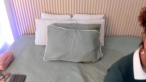 Snapshot of daiana_curly chatting on 09-22-25, 08:11 Daiana online show from 09-22-25, 08:11