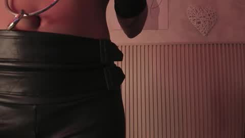 Snapshot of daiana_curly chatting on 10-30-25, 09:26 Daiana online show from 10-30-25, 09:26