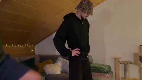 Daimon  online show from 11-20-25, 10:20