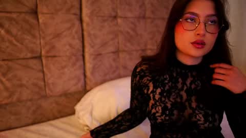 Lauren            online show from 05-01-26, 01:05