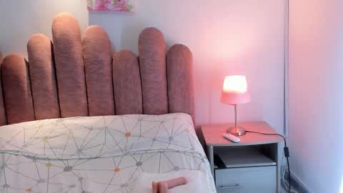 Snapshot of daisy93_ chatting on 10-14-25, 12:06 D A I S Y  online show from 10-14-25, 12:06