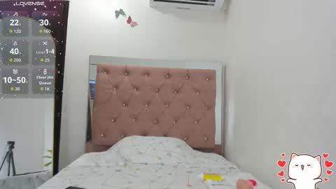 Snapshot of daisy93_ chatting on 10-21-25, 08:20 D A I S Y  online show from 10-21-25, 08:20