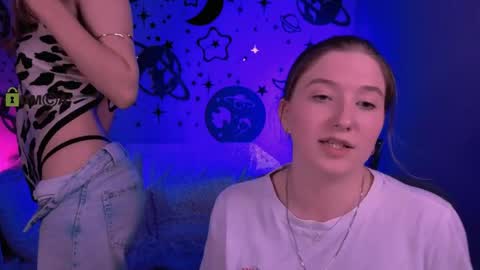 Little Di online show from 05-17-26, 04:32