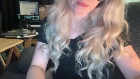 DaisyDivine online show from 09-29-25, 02:00