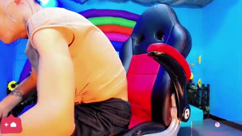 daisy_jonexxx22 online show from 04-07-26, 04:13