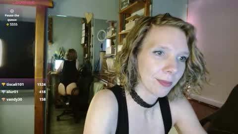 Snapshot of daisy_lovely chatting on 10-20-25, 04:24 daisy_lovely online show from 10-20-25, 04:24