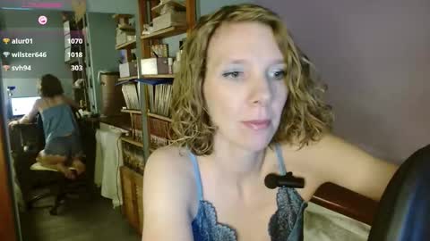 Snapshot of daisy_lovely chatting on 11-07-25, 04:23 daisy_lovely online show from 11-07-25, 04:23