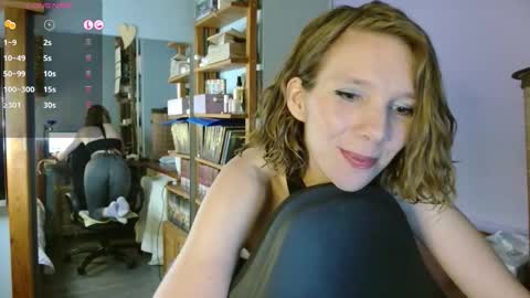 Snapshot of daisy_lovely chatting on 11-11-25, 06:13 daisy_lovely online show from 11-11-25, 06:13