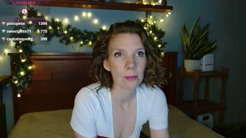 Snapshot of daisy_lovely chatting on 12-15-25, 04:28 daisy_lovely online show from 12-15-25, 04:28