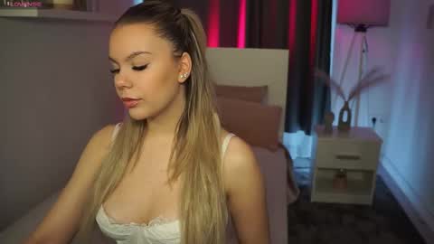 Snapshot of daisyeverly chatting on 02-22-26, 10:47 Daisy online show from 02-22-26, 10:47