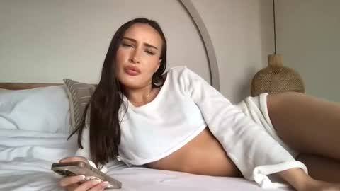 Snapshot of daisyfayer chatting on 09-19-25, 02:02 Daisy online show from 09-19-25, 02:02