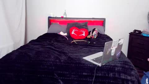 Snapshot of daisywylde chatting on 10-16-25, 12:06 Daisy Wylde online show from 10-16-25, 12:06