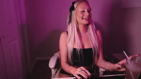 Snapshot of daisyy888 chatting on 11-30-25, 12:36 daisy online show from 11-30-25, 12:36