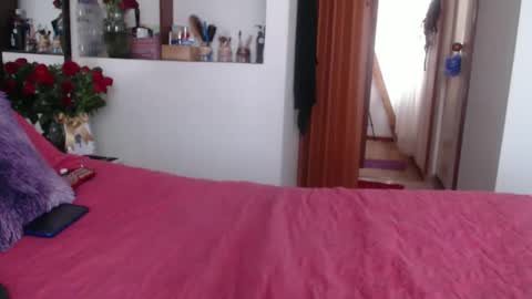 Snapshot of dakota_dark_ chatting on 02-17-25, 01:21 Dakota online show from 02-17-25, 01:21