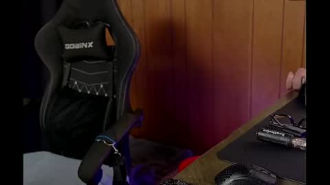 Snapshot of dakotadixxon chatting on 02-20-25, 07:45 Dakota Dixxon online show from 02-20-25, 07:45