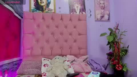 Mariana online show from 10-05-25, 04:22