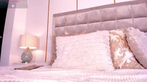 Snapshot of dakotawangi chatting on 05-09-26, 04:28 online show from 05-09-26, 04:28