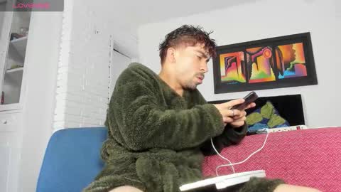 Snapshot of dalejandrov chatting on 10-05-25, 10:07 online show from 10-05-25, 10:07