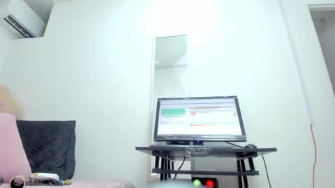 Snapshot of dalia_2 chatting on 02-05-25, 10:55 Ren online show from 02-05-25, 10:55