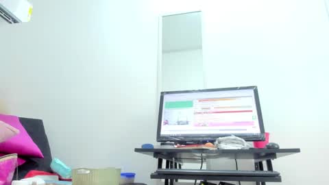 Snapshot of dalia_2 chatting on 02-14-25, 02:39 Ren online show from 02-14-25, 02:39