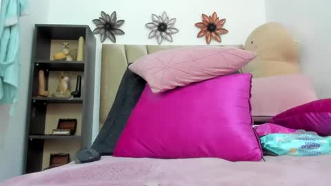 Snapshot of dalia_2 chatting on 02-16-25, 05:15 Ren online show from 02-16-25, 05:15