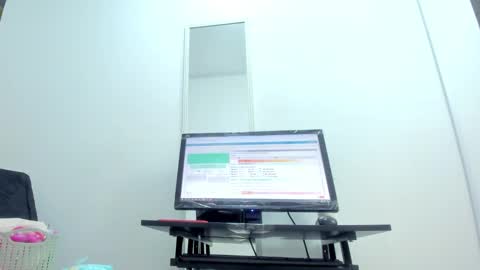 Snapshot of dalia_2 chatting on 02-19-25, 03:28 Ren online show from 02-19-25, 03:28