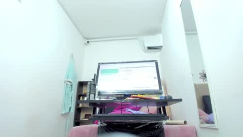 Snapshot of dalia_2 chatting on 02-24-25, 03:23 Ren online show from 02-24-25, 03:23