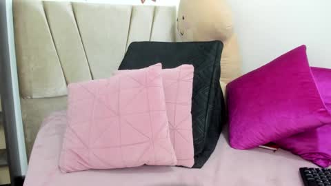 Snapshot of dalia_2 chatting on 02-25-25, 07:52 Ren online show from 02-25-25, 07:52