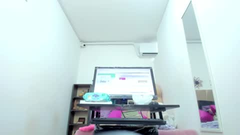 Snapshot of dalia_2 chatting on 02-27-25, 12:32 Ren online show from 02-27-25, 12:32