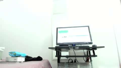 Snapshot of dalia_2 chatting on 09-10-25, 12:10 Ren online show from 09-10-25, 12:10