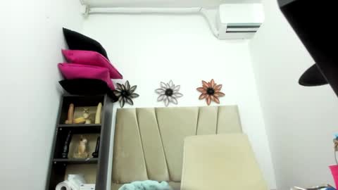 Snapshot of dalia_2 chatting on 09-14-25, 12:32 Ren online show from 09-14-25, 12:32