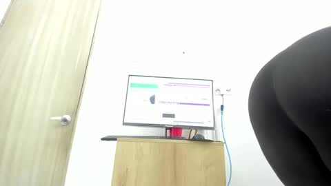 Snapshot of dalia_2 chatting on 09-20-25, 12:44 Ren online show from 09-20-25, 12:44