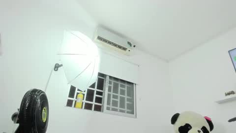 Snapshot of dalia_2 chatting on 09-28-25, 01:33 Ren online show from 09-28-25, 01:33