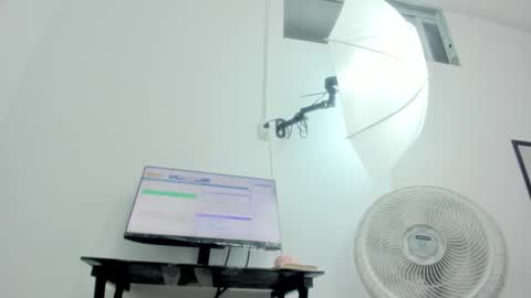 Snapshot of dalia_2 chatting on 10-27-25, 12:26 Ren online show from 10-27-25, 12:26