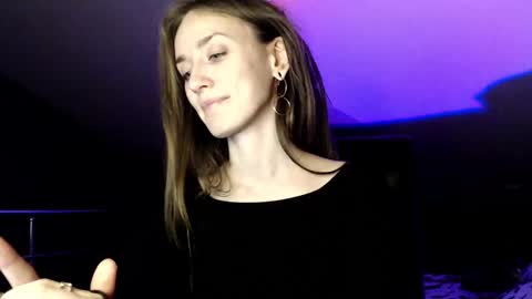 Dalia  online show from 12-11-24, 01:17