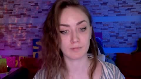 Snapshot of dalia_peach chatting on 05-15-26, 10:11 Dalia online show from 05-15-26, 10:11