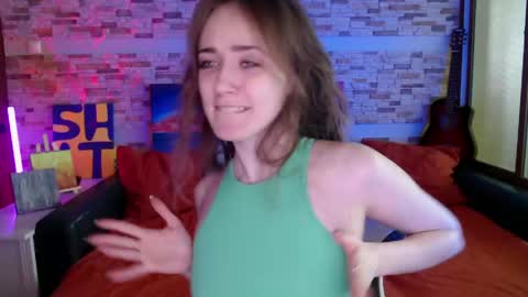 Snapshot of dalia_peach chatting on 05-21-26, 10:33 Dalia online show from 05-21-26, 10:33