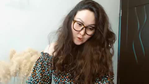 Snapshot of dalidayes chatting on 01-11-25, 06:45 Dali online show from 01-11-25, 06:45