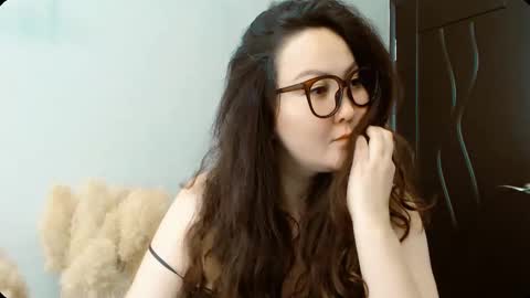 Snapshot of dalidayes chatting on 09-17-25, 06:48 Dali online show from 09-17-25, 06:48