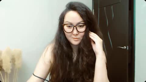 Snapshot of dalidayes chatting on 11-21-25, 06:34 Dali online show from 11-21-25, 06:34