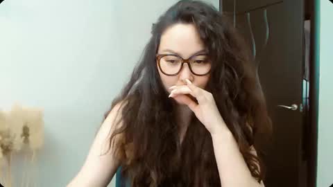 Snapshot of dalidayes chatting on 11-28-25, 05:43 Dali online show from 11-28-25, 05:43