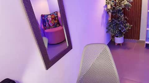 Dalila  online show from 10-16-25, 06:09