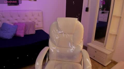 Snapshot of dalilah_420 chatting on 12-02-25, 07:53 dalilah_420 online show from 12-02-25, 07:53