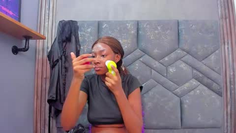 Dalila online show from 10-25-25, 02:08