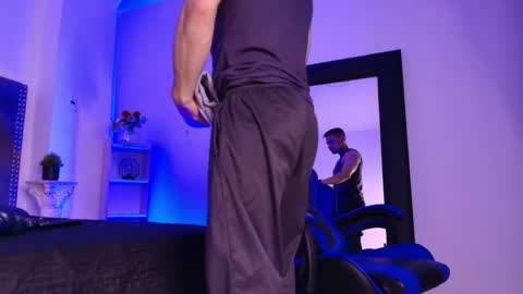 Dallas whitee online show from 04-27-26, 07:56