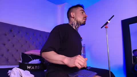 Dallas whitee online show from 04-28-26, 07:52