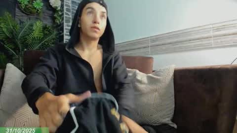 Snapshot of dallen_grant chatting on 10-31-25, 12:17 Dallen Grant online show from 10-31-25, 12:17