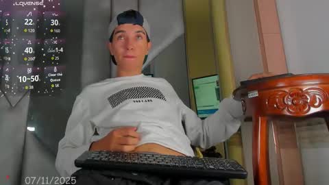 Snapshot of dallen_grant chatting on 11-07-25, 01:33 Dallen Grant online show from 11-07-25, 01:33