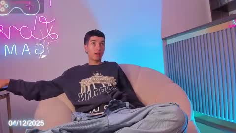 Snapshot of dallen_grant chatting on 12-04-25, 12:36 Dallen Grant online show from 12-04-25, 12:36