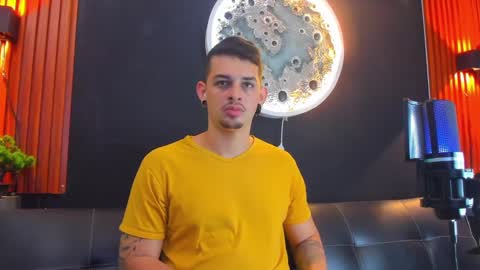 Snapshot of damian__oliver chatting on 03-10-25, 09:21 Damian Oliver online show from 03-10-25, 09:21